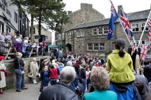 haworth 1940s may 2011 crowd 1 sm.jpg